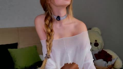 Ophelia online show from April 2026 09:39:33 PM