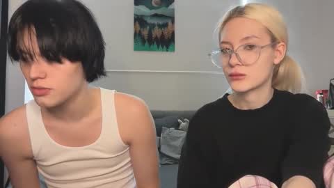 Snapshot of opiunarium chatting on December 2025 12:04:02 AM Bella and John online show from December 2025 12:04:02 AM