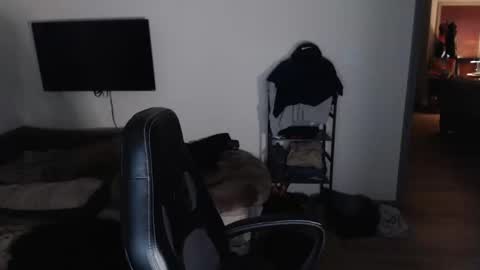 Snapshot of oregon87 chatting on October 2025 02:29:02 PM The Oregon Lumberjack online show from October 2025 02:29:02 PM