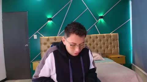 Snapshot of orion_blue chatting on April 2026 12:33:01 PM Orion blue online show from April 2026 12:33:01 PM