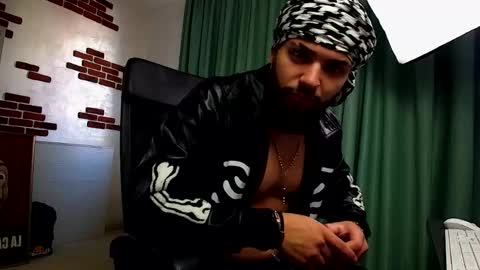 Snapshot of oscarwills chatting on May 2026 05:24:01 AM OscarWills online show from May 2026 05:24:01 AM