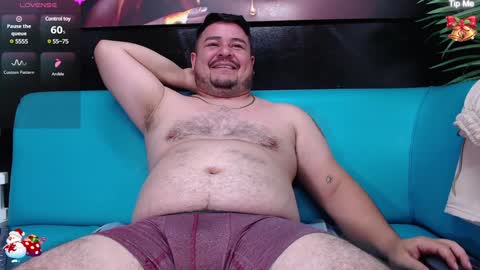 Snapshot of oso_gael chatting on December 2024 09:17:01 PM Bear Gael online show from December 2024 09:17:01 PM