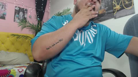 Snapshot of oso_gael chatting on December 2024 05:48:01 PM Bear Gael online show from December 2024 05:48:01 PM