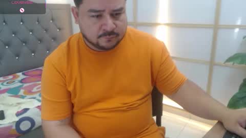 Snapshot of oso_gael chatting on May 2026 05:42:02 PM Bear Gael online show from May 2026 05:42:02 PM