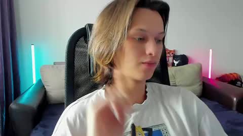 Snapshot of ostin_meoww chatting on May 2026 08:34:01 AM Ostin online show from May 2026 08:34:01 AM