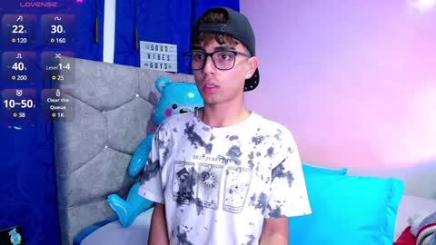 Snapshot of owenblue__ chatting on December 2024 12:11:01 AM Owen Independent model online show from December 2024 12:11:01 AM