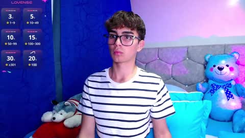 Snapshot of owenblue__ chatting on February 2025 06:04:01 AM Owen Independent model online show from February 2025 06:04:01 AM