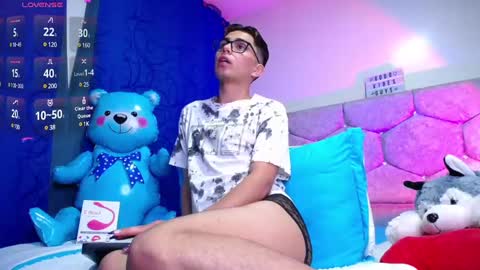 Snapshot of owenblue__ chatting on February 2025 06:09:02 AM Owen Independent model online show from February 2025 06:09:02 AM