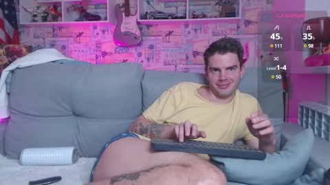 Snapshot of oxmikexo chatting on December 2024 02:44:01 PM Mike online show from December 2024 02:44:01 PM