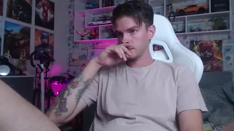 Snapshot of oxmikexo chatting on September 2025 11:01:02 AM Mike online show from September 2025 11:01:02 AM