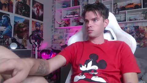 Snapshot of oxmikexo chatting on September 2025 11:02:01 AM Mike online show from September 2025 11:02:01 AM