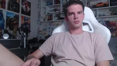 Snapshot of oxmikexo chatting on September 2025 11:04:02 AM Mike online show from September 2025 11:04:02 AM