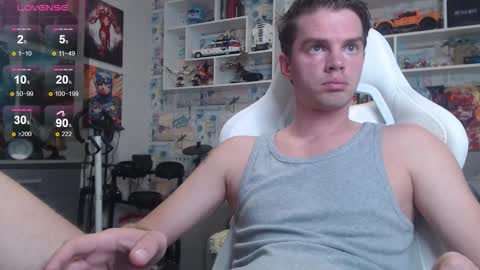 Snapshot of oxmikexo chatting on October 2025 12:12:02 PM Mike online show from October 2025 12:12:02 PM