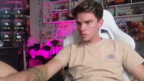 Snapshot of oxmikexo chatting on October 2025 12:13:02 PM Mike online show from October 2025 12:13:02 PM