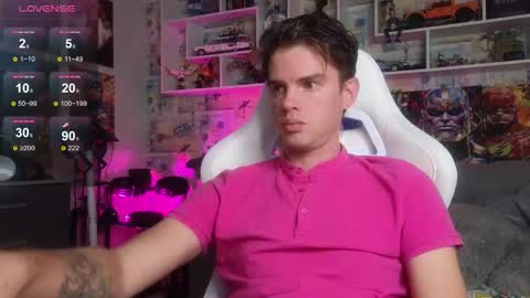 Snapshot of oxmikexo chatting on October 2025 12:13:02 PM Mike online show from October 2025 12:13:02 PM