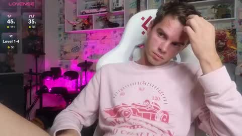 Snapshot of oxmikexo chatting on October 2025 11:19:01 AM Mike online show from October 2025 11:19:01 AM