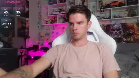 Snapshot of oxmikexo chatting on October 2025 12:04:02 PM Mike online show from October 2025 12:04:02 PM