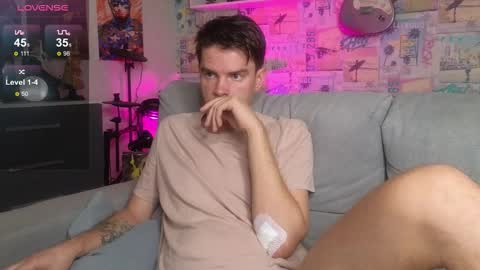 Snapshot of oxmikexo chatting on October 2025 11:38:01 AM Mike online show from October 2025 11:38:01 AM