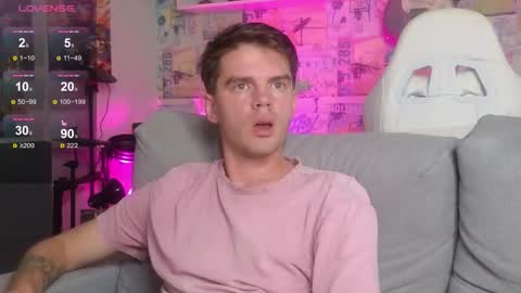 Snapshot of oxmikexo chatting on November 2025 10:06:02 AM Mike online show from November 2025 10:06:02 AM