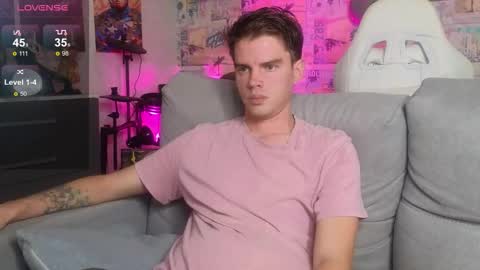 Snapshot of oxmikexo chatting on November 2025 12:06:02 PM Mike online show from November 2025 12:06:02 PM