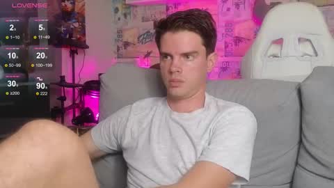 Snapshot of oxmikexo chatting on November 2025 12:05:02 PM Mike online show from November 2025 12:05:02 PM