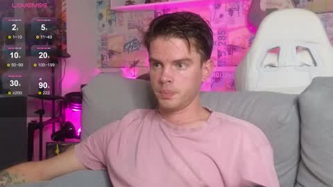 Snapshot of oxmikexo chatting on November 2025 11:20:02 AM Mike online show from November 2025 11:20:02 AM