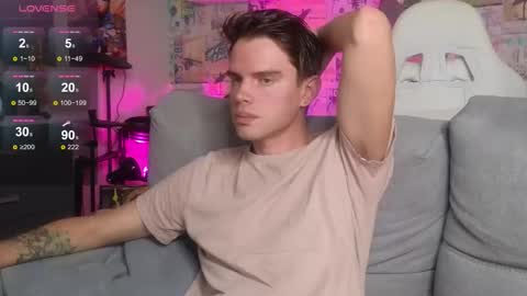 Snapshot of oxmikexo chatting on November 2025 12:05:02 PM Mike online show from November 2025 12:05:02 PM