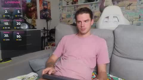 Snapshot of oxmikexo chatting on November 2025 12:33:01 PM Mike online show from November 2025 12:33:01 PM