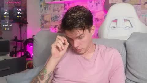 Snapshot of oxmikexo chatting on November 2025 01:11:01 PM Mike online show from November 2025 01:11:01 PM