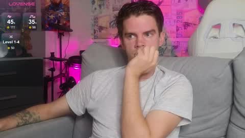 Snapshot of oxmikexo chatting on November 2025 12:42:01 PM Mike online show from November 2025 12:42:01 PM