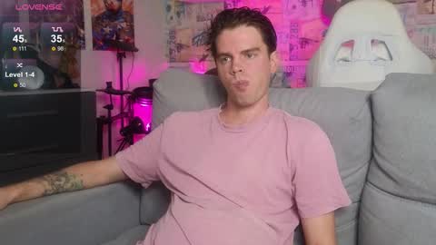 Snapshot of oxmikexo chatting on December 2025 12:32:01 PM Mike online show from December 2025 12:32:01 PM