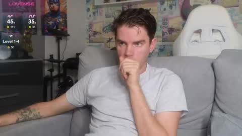 Snapshot of oxmikexo chatting on December 2025 12:25:02 PM Mike online show from December 2025 12:25:02 PM