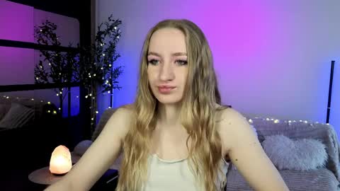 Oxy Foxie online show from April 2026 12:01:01 PM