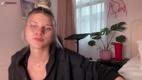 Snapshot of paigepawg chatting on February 2026 03:10:01 PM PaigePawg online show from February 2026 03:10:01 PM