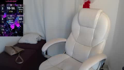 Snapshot of paiperhalliwey chatting on November 2025 06:31:02 PM paiperhalliwey online show from November 2025 06:31:02 PM