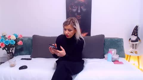 Snapshot of pamela_issy chatting on January 2025 03:45:01 PM PAMEL ISSY online show from January 2025 03:45:01 PM