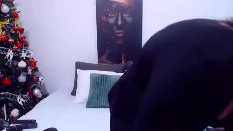 Snapshot of pamela_issy chatting on December 2025 12:32:01 PM PAMEL ISSY online show from December 2025 12:32:01 PM