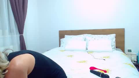 Snapshot of pamela_issy chatting on March 2026 07:12:02 AM PAMEL ISSY online show from March 2026 07:12:02 AM