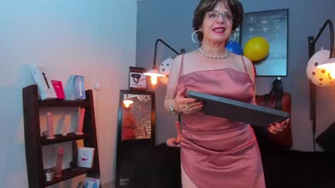 Snapshot of pamela_mature41 chatting on June 2026 02:27:02 AM pamela_mature41 online show from June 2026 02:27:02 AM