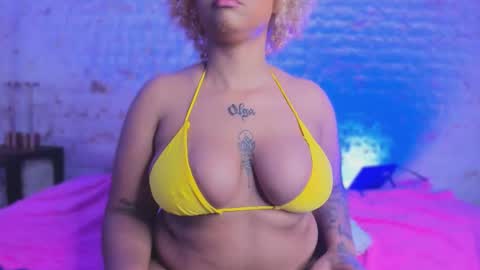 Snapshot of pamela_west chatting on December 2025 08:04:01 PM Pamela West online show from December 2025 08:04:01 PM