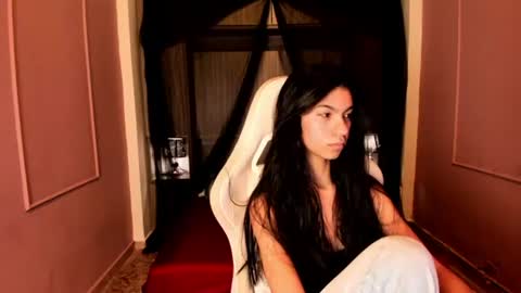 Snapshot of pamelaascott chatting on July 2026 04:06:02 AM P A M online show from July 2026 04:06:02 AM