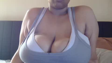 Nia Angels online show from February 2026 04:07:02 PM