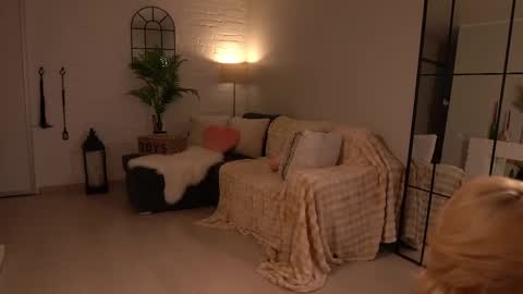 Kristina Kriss online show from February 2026 05:44:01 PM