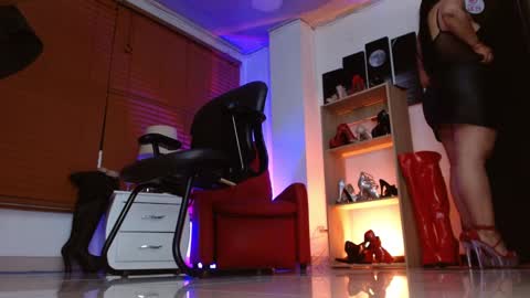 Snapshot of paola_xxt chatting on November 2025 10:05:01 AM PAOLA online show from November 2025 10:05:01 AM