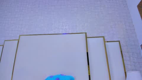 Paola  online show from November 2025 11:32:02 AM