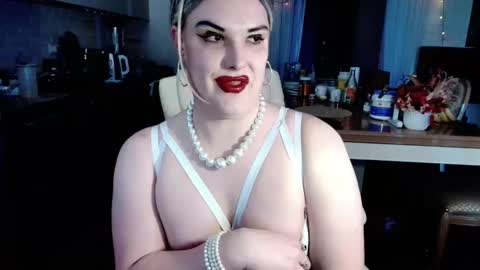 Snapshot of paoladoll chatting on April 2026 05:54:02 AM Sarina Williams online show from April 2026 05:54:02 AM