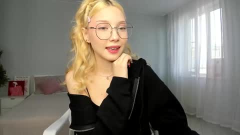 Melena online show from November 2025 08:11:02 AM