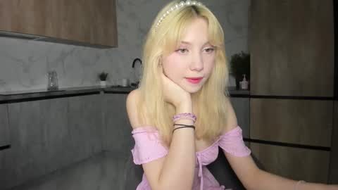 Melena online show from November 2025 08:38:01 AM