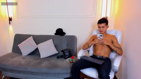 Snapshot of paradise_boy_s chatting on November 2025 09:03:01 PM Ryan And Casper online show from November 2025 09:03:01 PM