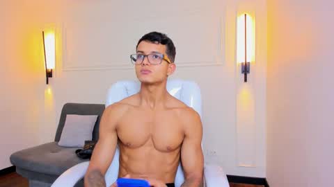 Snapshot of paradise_boy_s chatting on November 2025 05:01:01 PM Ryan And Casper online show from November 2025 05:01:01 PM